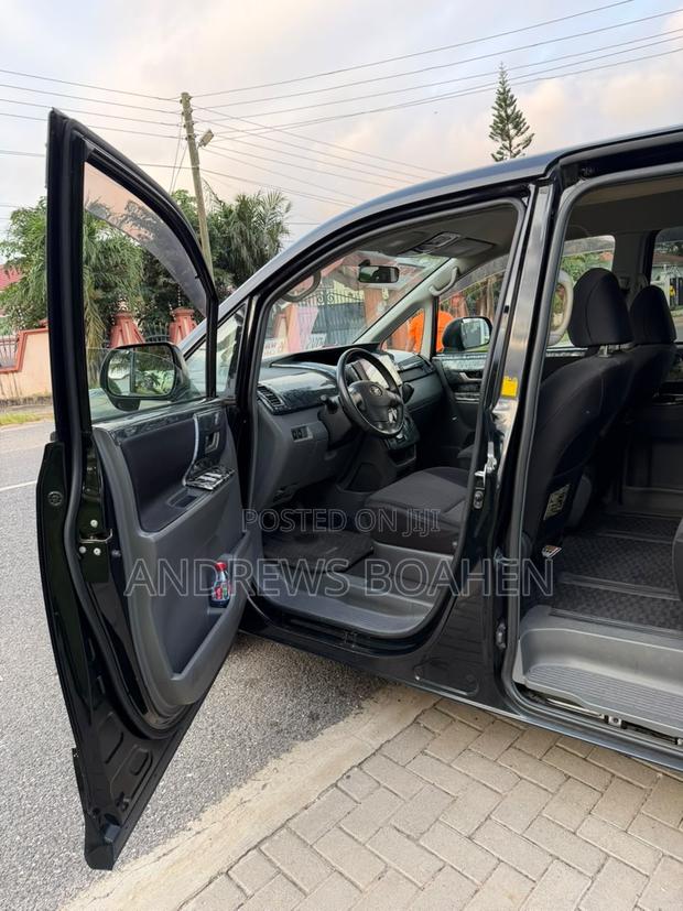 Toyota Voxy 2011 Black