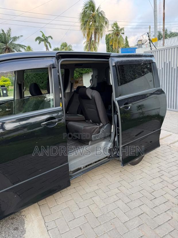 Toyota Voxy 2011 Black
