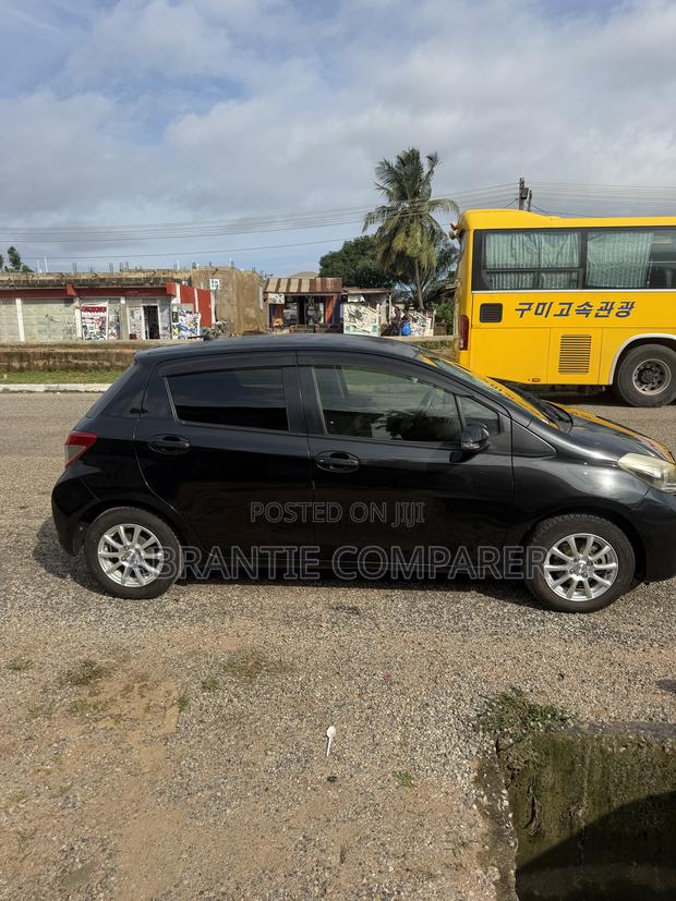 Toyota Vitz 1.3 AWD 3dr 2012 Black