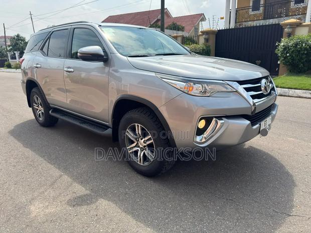 Toyota Fortuner 2020 Silver