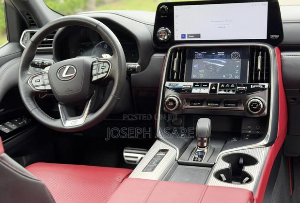 Lexus LX 700h 2024