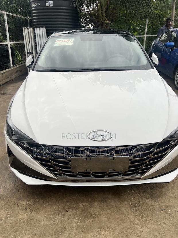 Hyundai Elantra Limited 2024 White