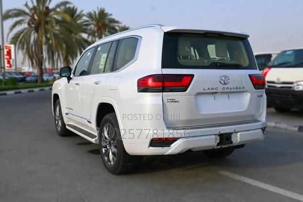 New Toyota Land Cruiser LC300 2025 White