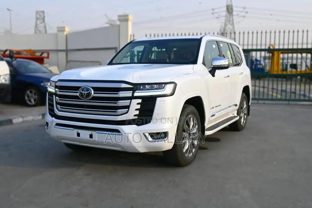 New Toyota Land Cruiser LC300 2025 White