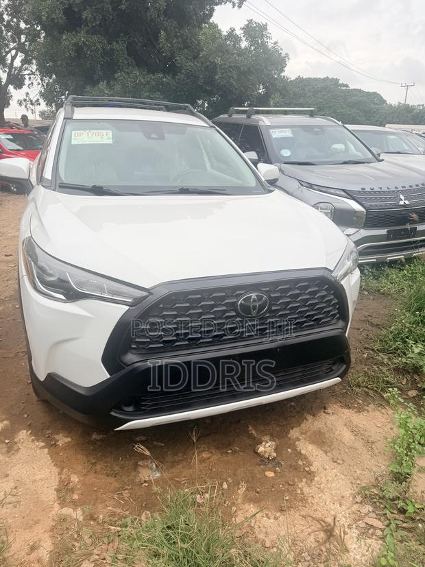 Toyota Corolla Cross 2.0 Petrol AWD 2022 White