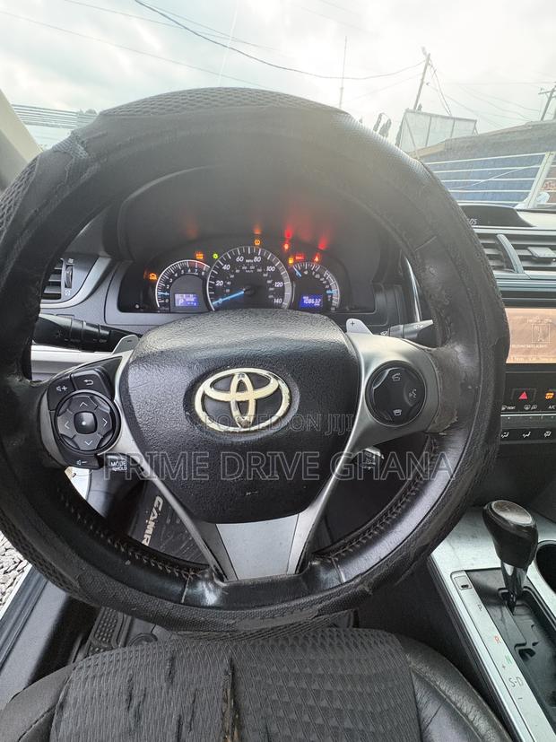 Toyota Camry SE 4dr Sedan (2.5L 4cyl 6A) 2014 White
