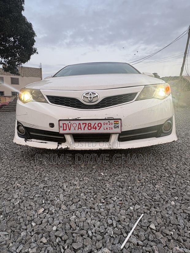 Toyota Camry SE 4dr Sedan (2.5L 4cyl 6A) 2014 White