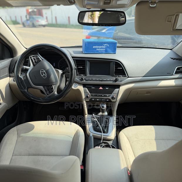 Hyundai Elantra SE Sedan FWD (2.0L 4cyl 6M) 2017 Burgundy