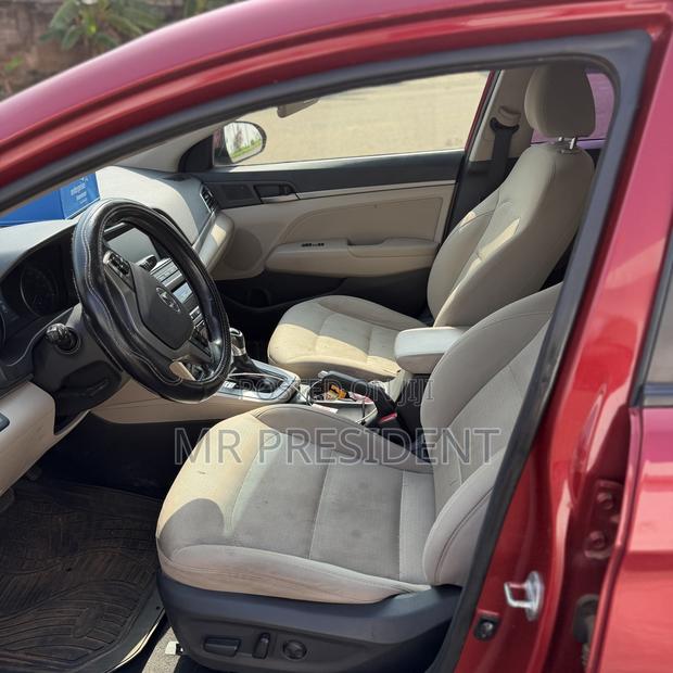 Hyundai Elantra SE Sedan FWD (2.0L 4cyl 6M) 2017 Burgundy