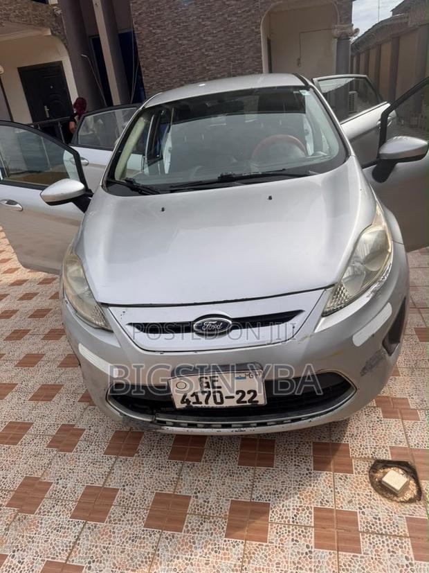 Ford Fiesta SE Hatchback 2012 Silver