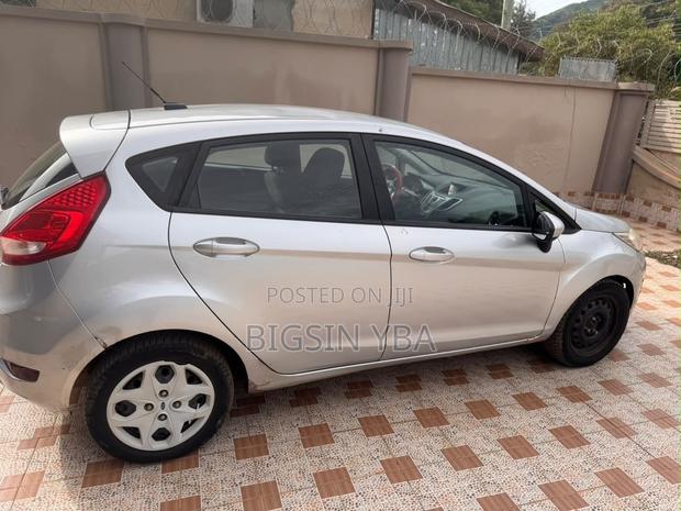 Ford Fiesta SE Hatchback 2012 Silver