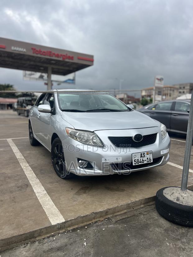 Toyota Corolla LE 4dr Sedan (1.8L 4cyl 4A) 2011 Gray