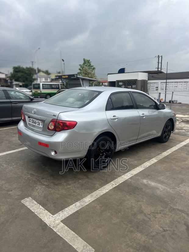 Toyota Corolla LE 4dr Sedan (1.8L 4cyl 4A) 2011 Gray