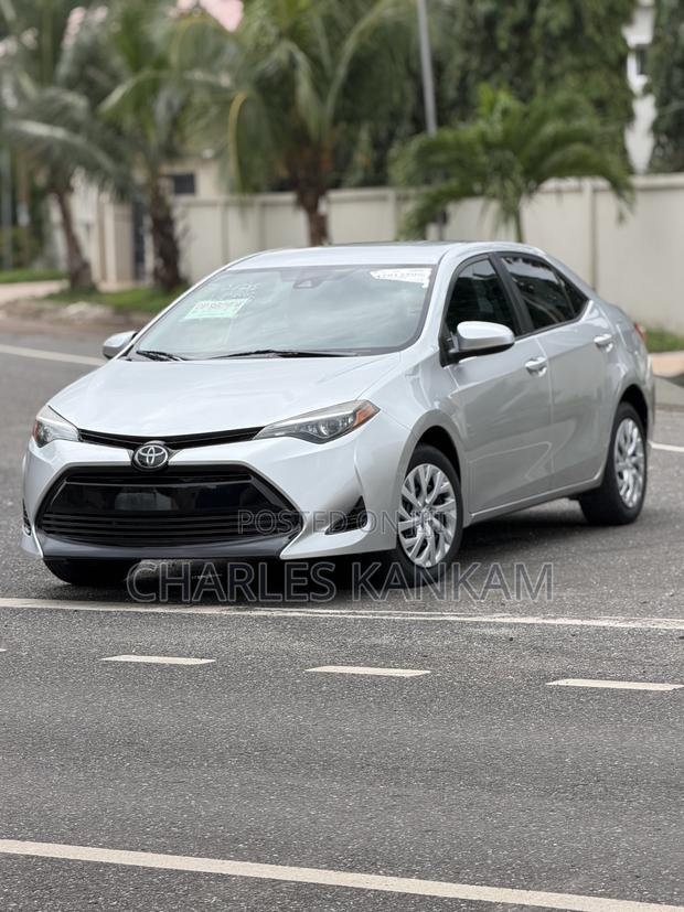 Toyota Corolla LE (1.8L 4cyl 2A) 2019 Silver