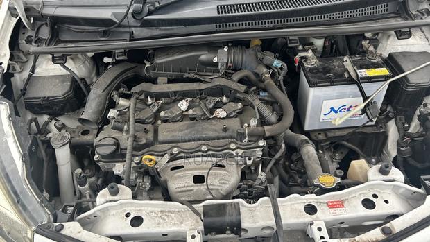 Toyota Vitz 2012 White
