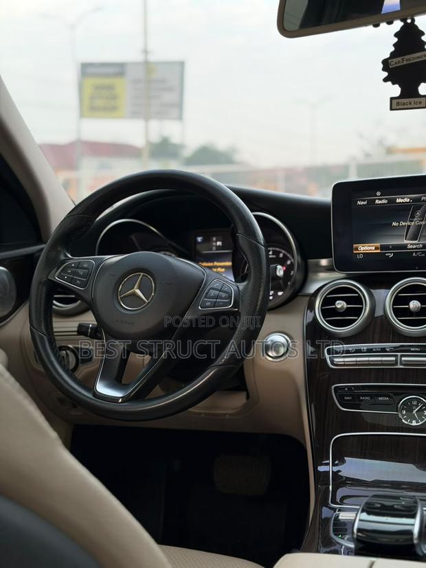 Mercedes-Benz C300 Luxury 4matic Sedan AWD (2.0L 4cyl 7A) 2017 White