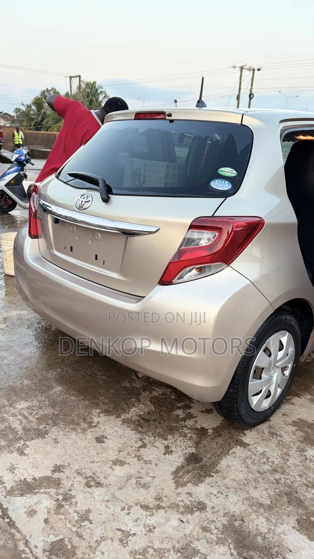 Toyota Vitz 2015 Beige