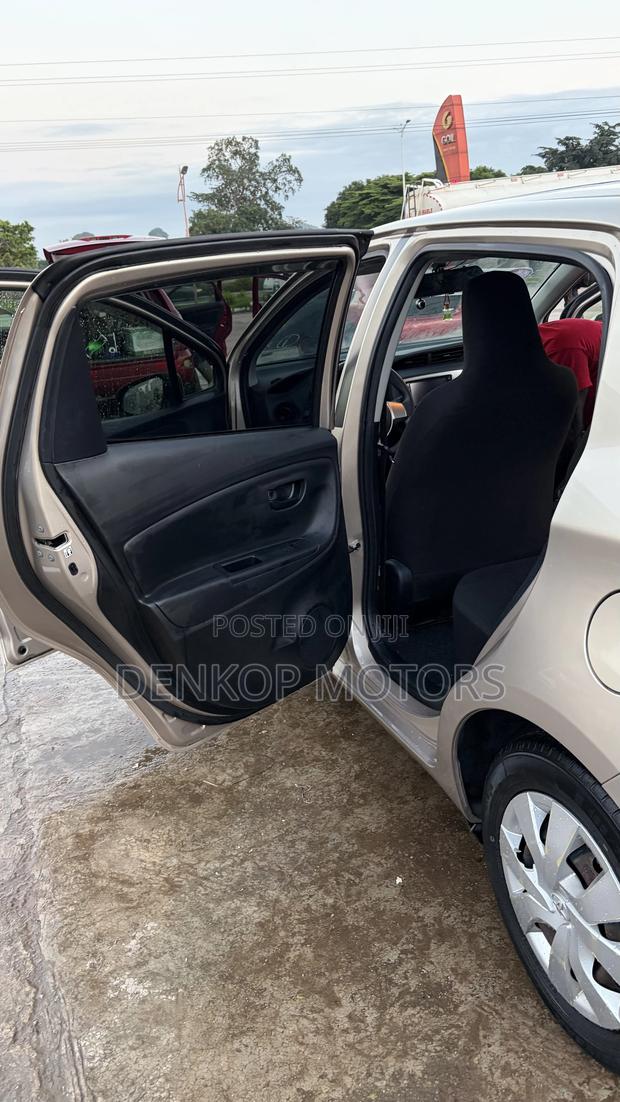 Toyota Vitz 2015 Beige