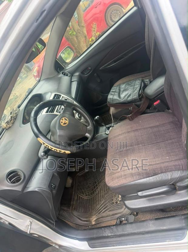 Toyota Yaris 2012