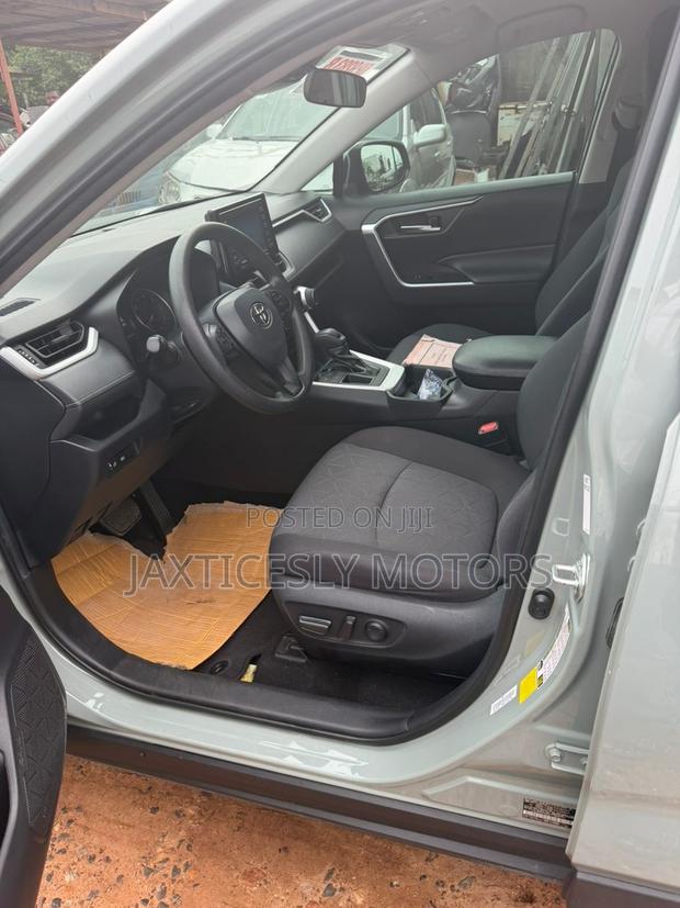Toyota RAV4 XLE AWD 2020 Green