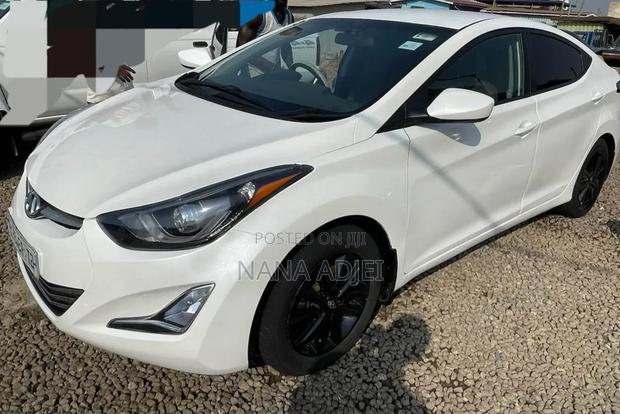 Hyundai Elantra Limited Sedan FWD (1.8L 4cyl 6A) 2016 White