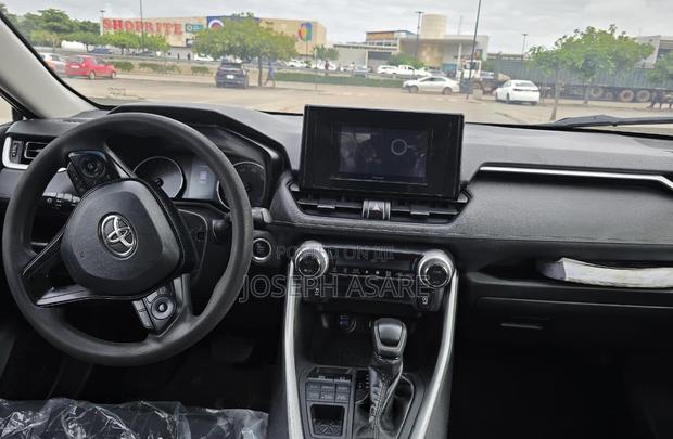 Toyota RAV4 XLE 2021