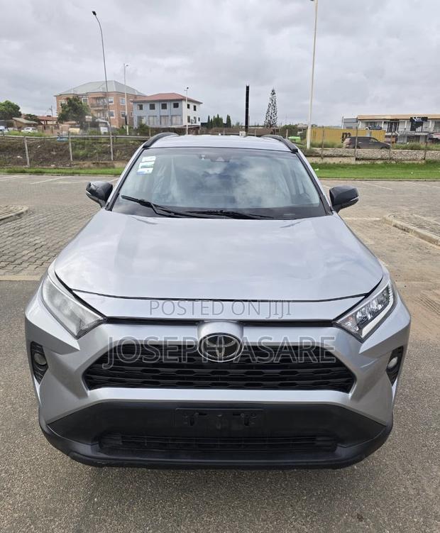 Toyota RAV4 XLE 2021