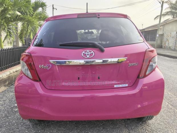 Toyota Vitz 1.3 FWD 5dr 2011 Pink