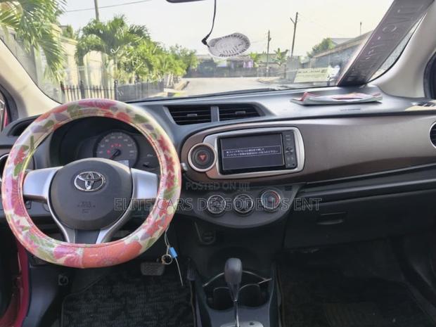 Toyota Vitz 1.3 FWD 5dr 2011 Pink