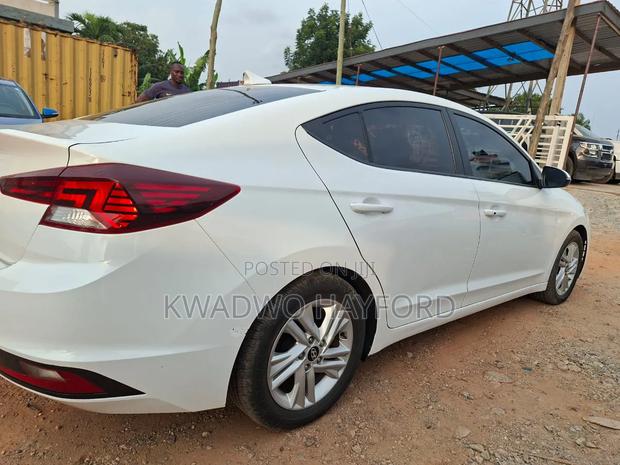 Hyundai Elantra 2019 White