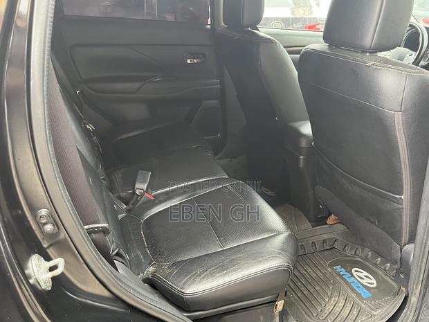Mitsubishi Outlander SE 4dr SUV AWD (2.4L 4cyl CVT) 2014 Black