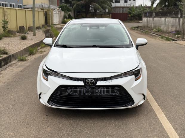 Toyota Corolla LE 2023 White