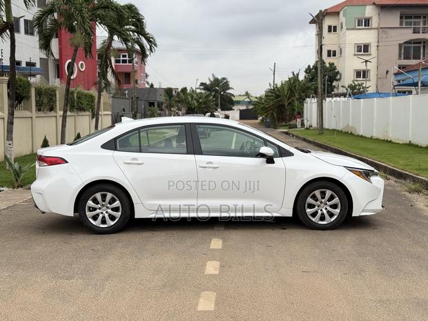 Toyota Corolla LE 2023 White