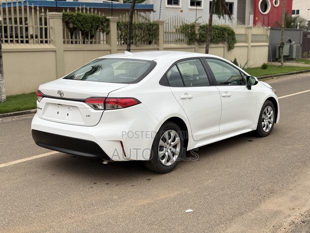 Toyota Corolla LE 2023 White