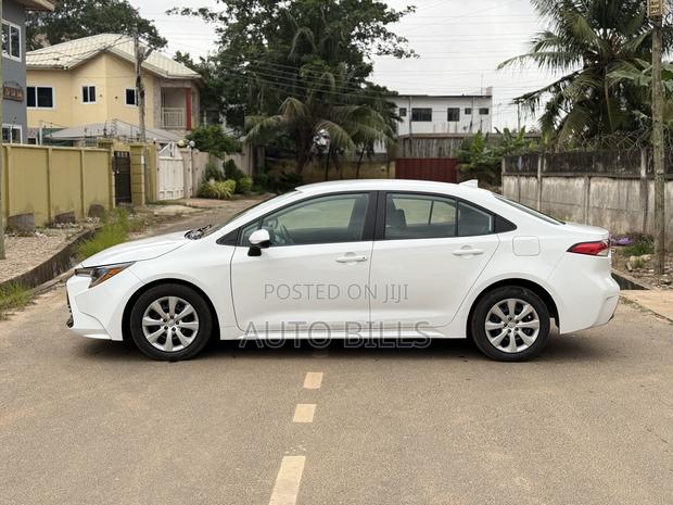 Toyota Corolla LE 2023 White