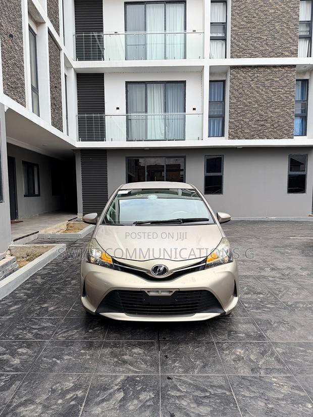 Toyota Vitz 1.3 FWD 5dr 2015 Gold
