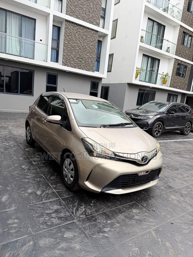 Toyota Vitz 1.3 FWD 5dr 2015 Gold