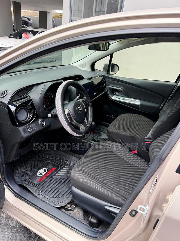 Toyota Vitz 1.3 FWD 5dr 2015 Gold