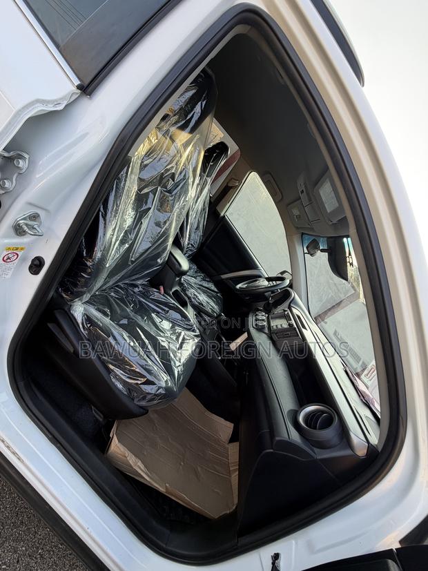 Toyota RAV4 LE 4dr SUV AWD (2.5L 4cyl 6A) 2018 White
