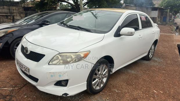 Toyota Corolla Base 4dr Sedan (1.8L 4cyl 5M) 2010 White
