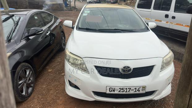 Toyota Corolla Base 4dr Sedan (1.8L 4cyl 5M) 2010 White