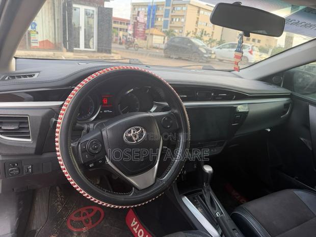 Toyota Corolla 2015 White
