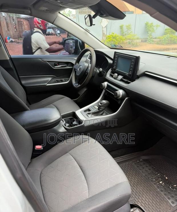 Toyota RAV4 XLE AWD 2020 Gray
