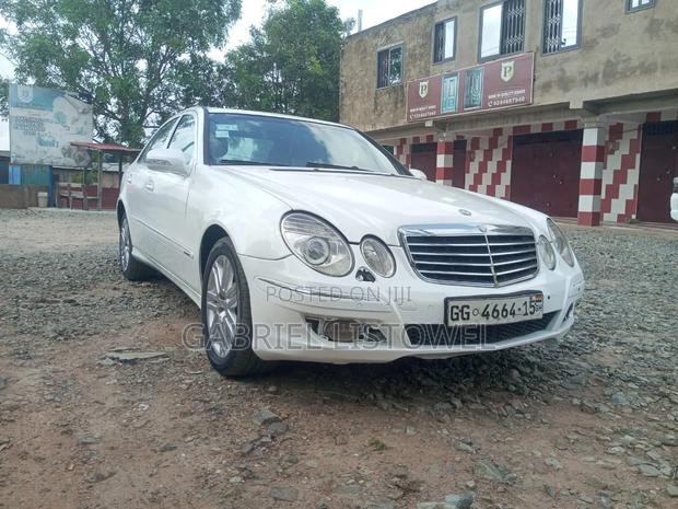 Mercedes-Benz 220E 2005 White