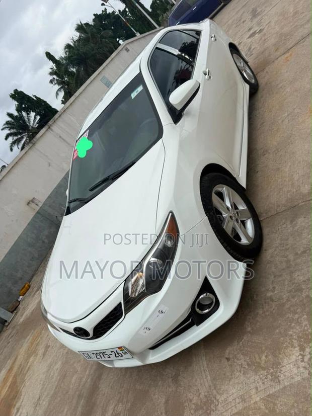 Toyota Camry SE 4dr Sedan (2.5L 4cyl 6A) 2014 White