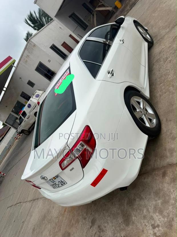 Toyota Camry SE 4dr Sedan (2.5L 4cyl 6A) 2014 White