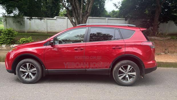 Toyota RAV4 XLE AWD (2.5L 4cyl 6A) 2017 Red