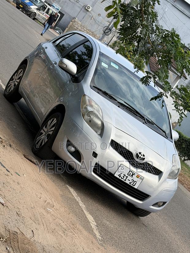 Toyota Vitz 2010 Black