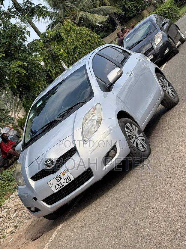 Toyota Vitz 2010 Black
