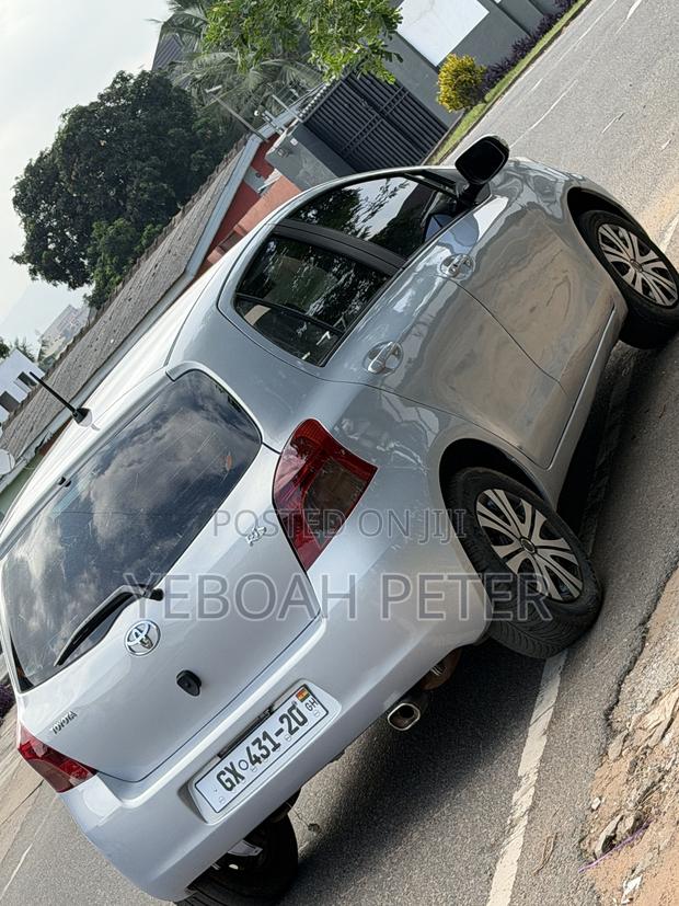 Toyota Vitz 2010 Black